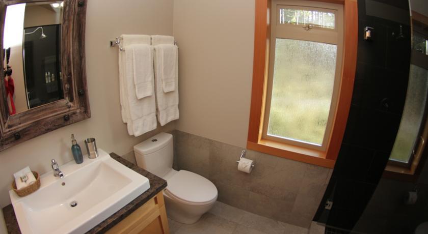 Black Bear Guesthouse トフィーノ 部屋 写真