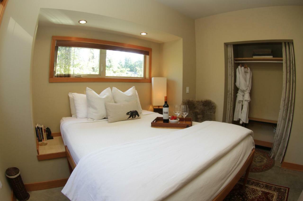 Black Bear Guesthouse トフィーノ エクステリア 写真